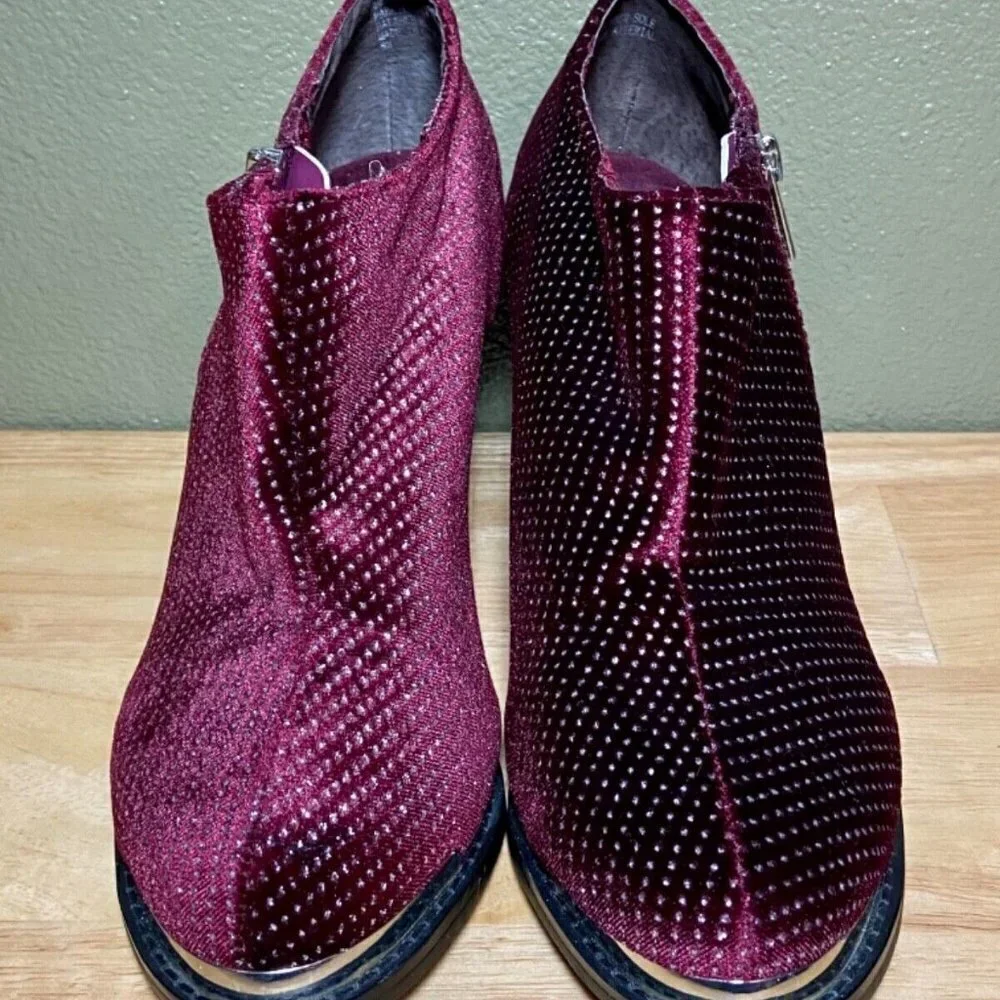 Joan Boyce‎ Women's Red Studded Round Toe Block Heel Zipper Ankle Booties Size 8